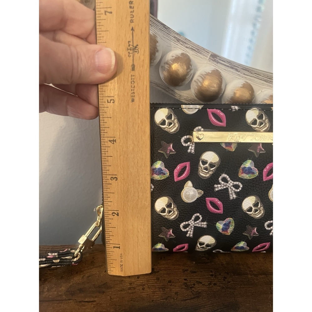 Betsey Johnson Skull Print Zip Wallet Wristlet Black Pink Hearts Bows - Picture 11 of 11